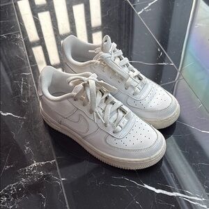 Nike Air White Boys Sz 4 Sneakers/Trainers